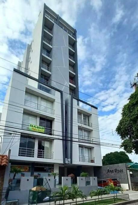 Apartamento Departamentoo Nuevo Amoblado Cerca A Uagrm, Con Excelente Vista Santa Cruz de La Sierra Exterior foto